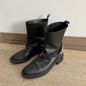 Super cool and stylish gucci boots